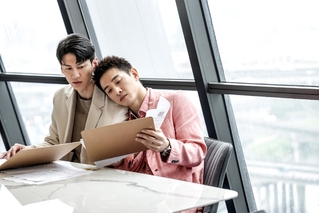 《鬼之執行長》張立昂、孫沁岳男男照流出 上演辦公室BL劇情?