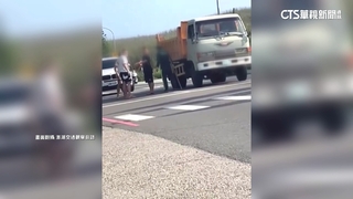 遊客未戴安全帽　遭駕駛「叭」提醒險釀全武行