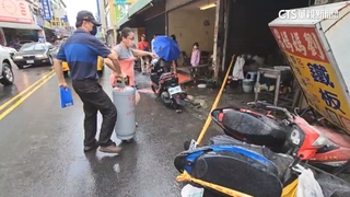 騎士撞斷店家瓦斯管線　轟！瓦斯外洩釀氣爆