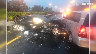 國道8車追撞4傷　1車爆掉出「百萬鈔+槍毒？！」