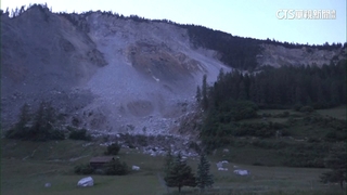 瑞士山區大片土石崩落　全村撤離幸無傷亡