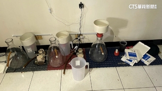 狂買2萬顆感冒藥煉安毒！　警攻堅破製毒工廠