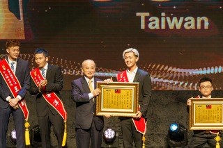 炎亞綸遭控偷拍不雅片 「十大傑出青年」資格遭撤銷