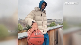 NBA超級新秀驚人巨掌　棒球秒變高爾夫球