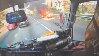 烈日曝晒恐「火燒車」　專家警告：6物品別放車內