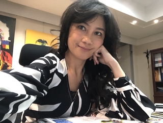 總統府「美女發言人」Kolas爆偷情人夫！火速請辭獲准