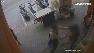 愛心冰箱翻太久！　物資站長制止遭男推倒受傷