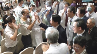 賴清德空陸戰齊發　醫師後援會「千人白袍」力挺
