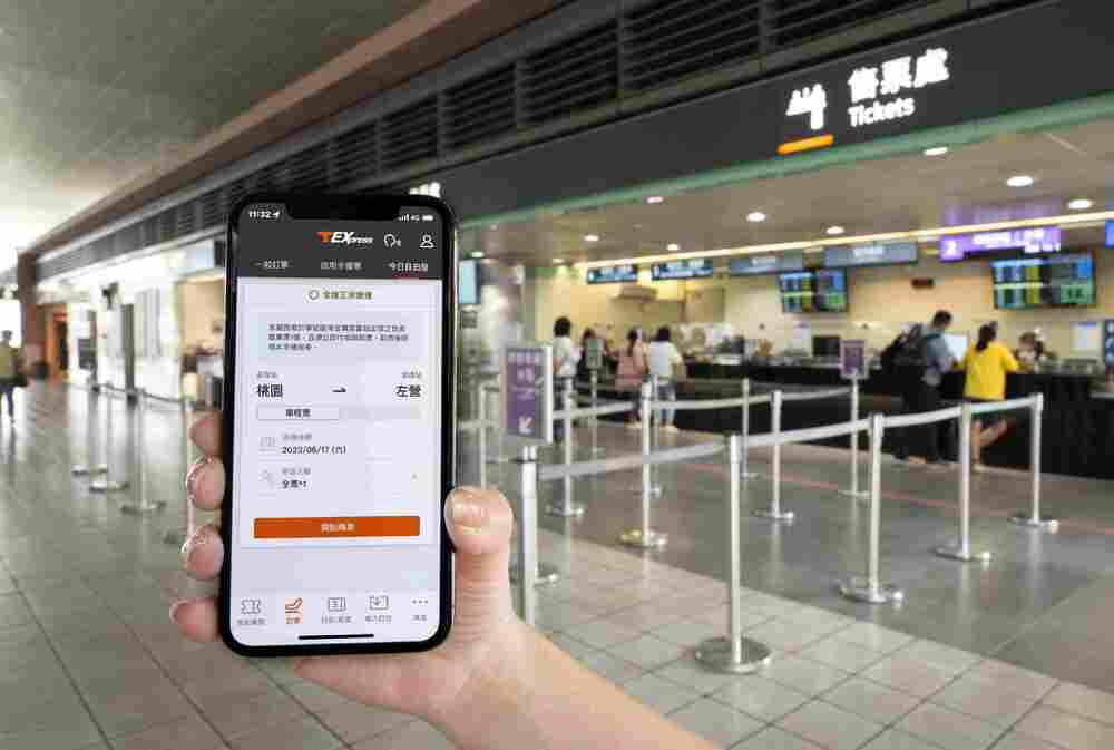 高鐵售票窗口、自動售票機或閘門區域開啟藍牙即可啟動T-EX行動購票App購買自由座。（圖／台灣高鐵）