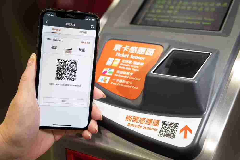 於T-EX行動購票App購票後，掃描QR code即可進站乘車。（圖／台灣高鐵）