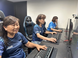 相差45歲的對決 「祖孫盃」電競賽開打