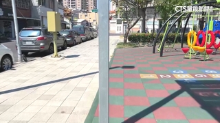 公園藏危機！　男童撞遮陽傘立柱　頭破血流縫3針