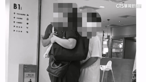 女逛街遭男童兄弟重搥胸 家長袒護:道歉就好