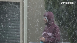 南非時隔11年下大雪　當地居民興奮雪中作樂