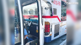 疑運將恍神未煞車！　北市公車停靠站4車連環撞