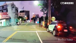 和家人發生口角！　男持3把刀上街　警遭劃傷