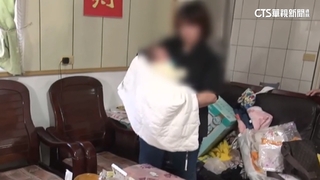 迴旋踢破門抓毒販　嚇哭2月嬰　警幫泡奶哄睡