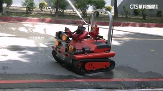 290公噸化學原料燃燒！　出動新科技器材救火