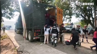 墨西哥查獲人蛇卡車　近200偷渡客險被燜死