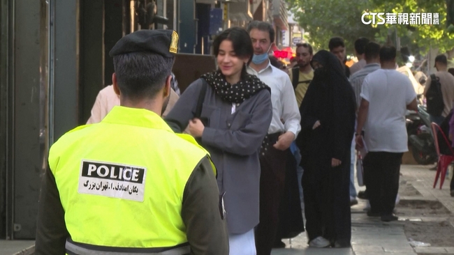 伊朗「道德警察」重返街頭　執行頭巾法糾正女性 | 華視新聞