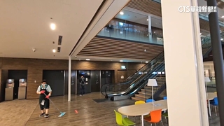 桃園總圖警報大響　民眾驚逃怨：只開小門