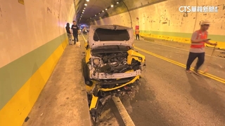 花蓮跳浪隧道6車追撞　車慘變廢鐵零件四散