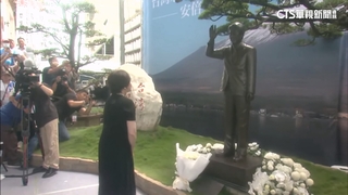 台首座安倍銅像在高雄　安倍昭惠紅眼眶致意
