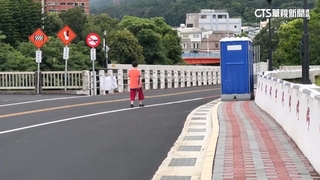 3流動廁所占據人行道　民眾怨難看又危險