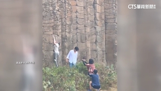 出遊亂象！　遊客亂爬玄武岩　樂園玩水「掀人泳圈」