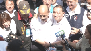 展團結牽牢牢！　韓三度鬆手　都遭侯「霸氣拉回」