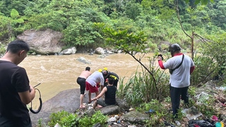 溪水暴漲！　2移工大豹溪戲水受困　警消救出