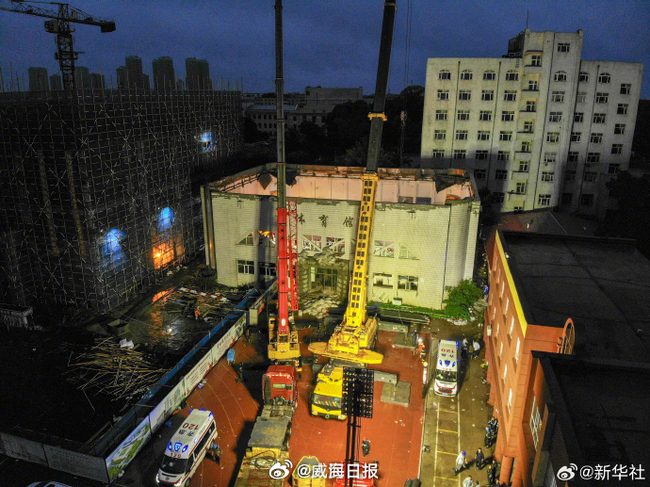 學校成廢墟！中國齊齊哈爾中學體育館「樓頂坍塌」　11名排球隊學生慘遭活埋 | 華視新聞