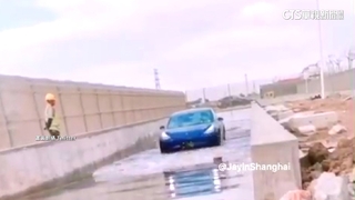 特斯拉泡水會壞？　專家：水深輪框中線以下