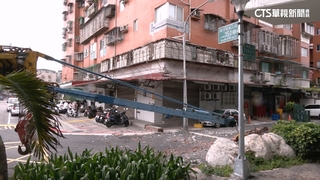 舊大樓天降「磁磚雨」　貨車司機險被砸.急倒退嚕