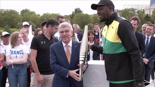 巴黎奧運倒數一年　塞納河畔民眾歡慶