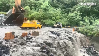 大武部落雨量驚人　土石崩落沖毀橋梁