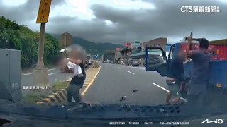 馬路變格鬥台！曳引車兄弟行車糾紛爆打貨車父子