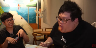 丁特開箱「澎湖1500無菜單燒烤」　泡菜才放入口史丹利秒吐