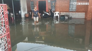 適逢年度大潮　屏東東港成汪洋　水淹小腿肚高