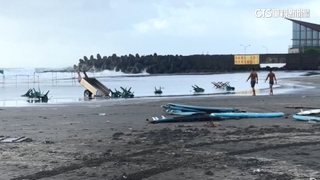 宜蘭烏石港掀3公尺長浪　海巡巡視「禁下水」