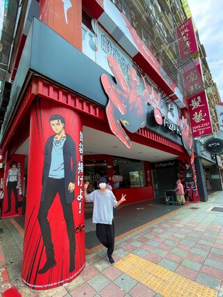 「巨人披薩」紅到日本！「艾連」聲優到現場朝聖