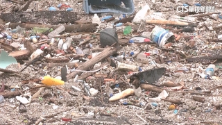 颱風遠離！瑞芳鼻頭漁港滿滿垃圾　車輛通行困難