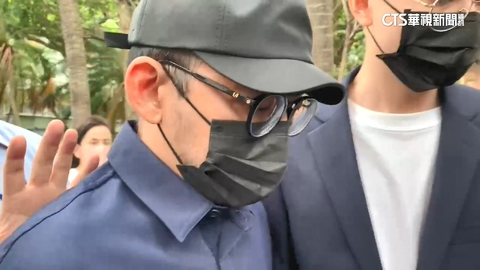 捲性騷風波後首露面 黃子佼沉默現身北檢應訊