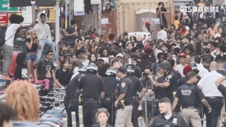 網紅紐約街頭送300台PS5　逾千人暴動.多人遭逮