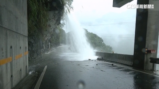 達邦公路明隧道變瀑布　落石.路樹阻路！電線斷