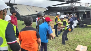 南投豪雨釀災部落成孤島　黑鷹運送物資空投