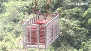 高雄桃源明霸克露橋毀　急啟用流籠運出菜