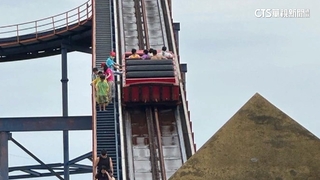 小人國遊樂設施卡半空　遊客驚險受困5分鐘