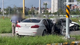 直行車綠燈高速衝撞左轉車5傷！　孕婦乘客送醫