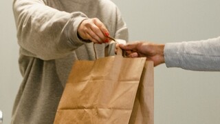 26歲男擅訂外送當驚喜　要她自付1299元還稱：只對妳這樣　